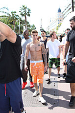 MAI 2014: Justin Bieber i bar overkropp i Cannes.