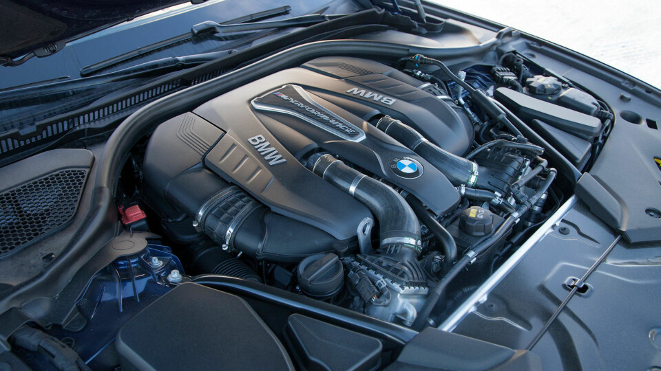 Denne «M Performance» V8-motoren er en nytelse. Og et beist.