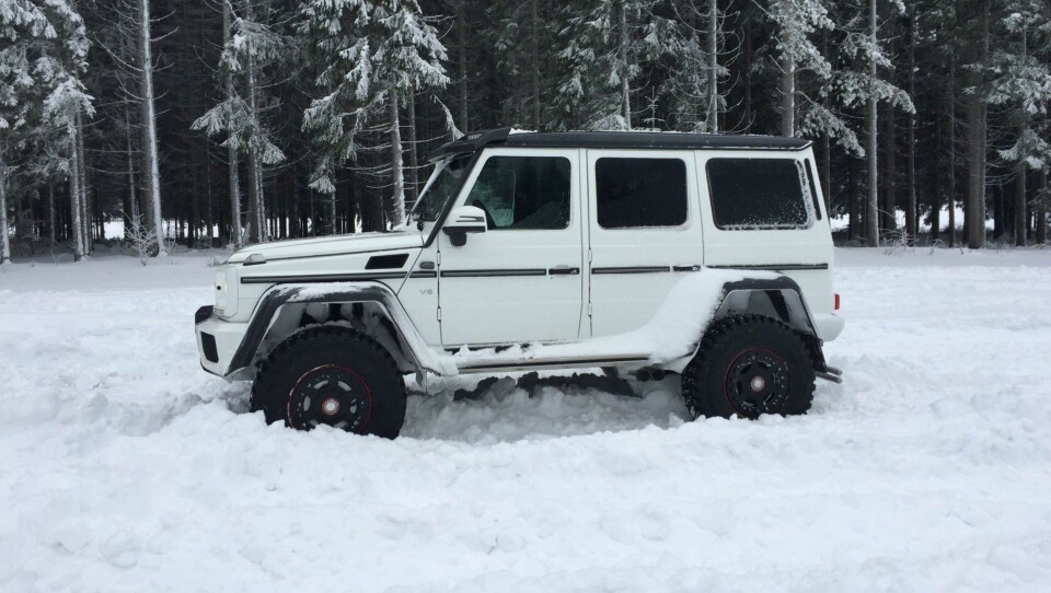 STORT: Bilen har 37-tommers allterrain-dekk.