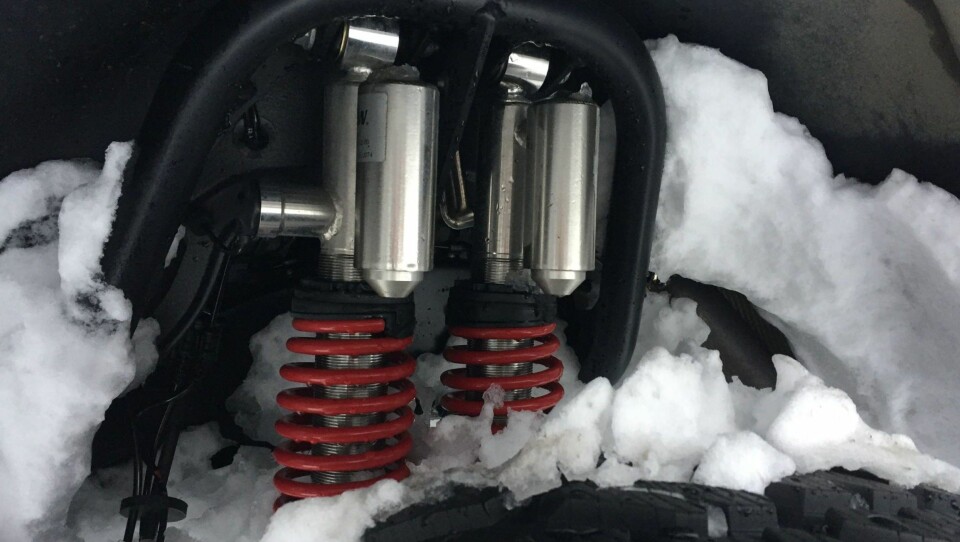 DOBBELT: Doble støtdempere.