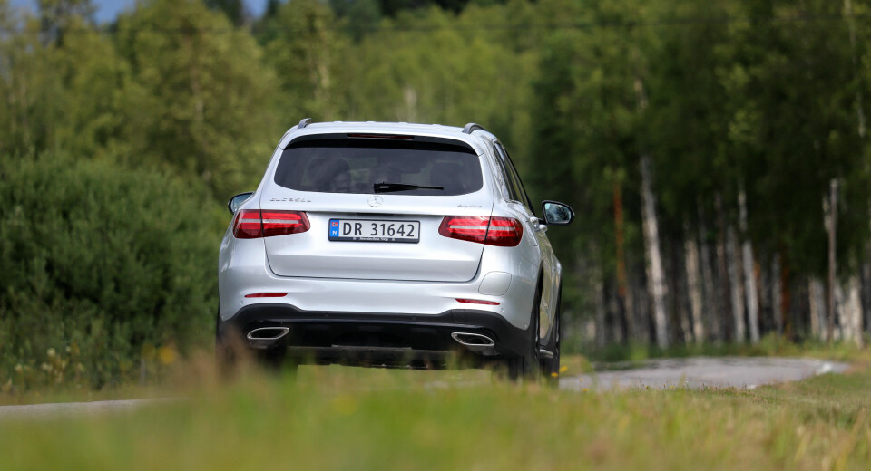 GLIDER: GLC har myk luftfjæring i komfortmodus, og den er smidig nok også i sportmodus. I 'sport' er totonnsbilen overraskende hendig i svingene.