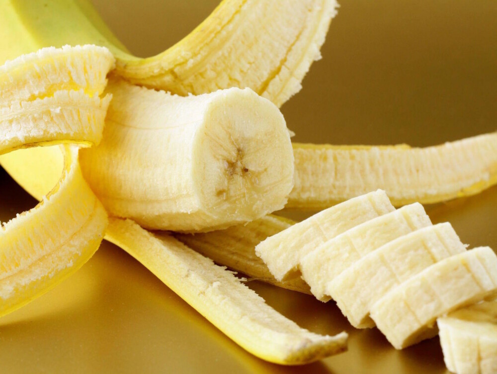 BANAN: Til tross for at den gule frukten bidrar med viktige næringsstoffer som kalium og vitamin B6, så mener ernæringsprofessor Birger Svihus at banan ikke er gunstig hvis du ønsker å gå ned i vekt på grunn av et høyt sukkerinnhold.