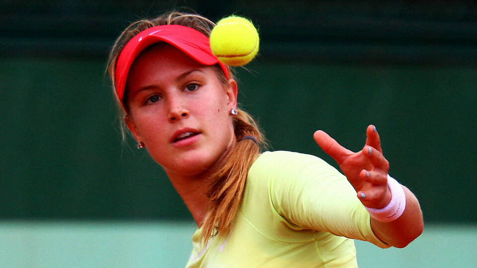 BEST PÅ SAND: Den canadiske tennisstjernen Eugiene «Genie» Bouchard dukker opp i årets bikininummer av Sports Illustrated. Dette er andre gang og andre året på rad hun er med. Her et bilde fra French Open i 2012.