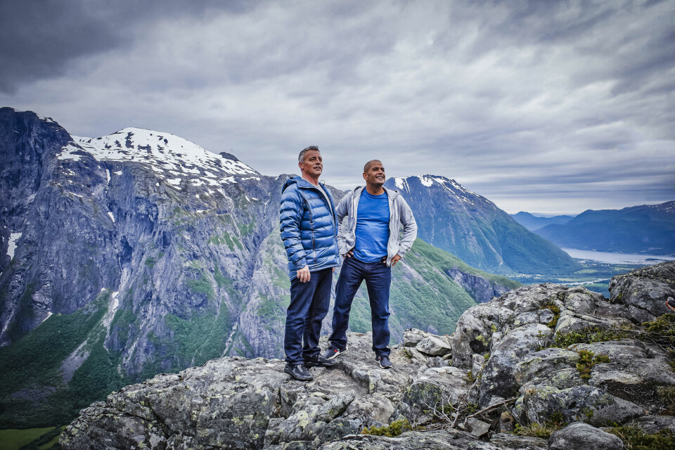 I KLAMMERI MED LOVEN: Det ble trøbbel med onkel politi da Matt LeBlanc og Chris Harris var i Norge på innspilling. En bil man antok var fra Top Gear-teamet ble målt i en hastighet på over 200 kilometer i timen. Politiet henla senere saken.