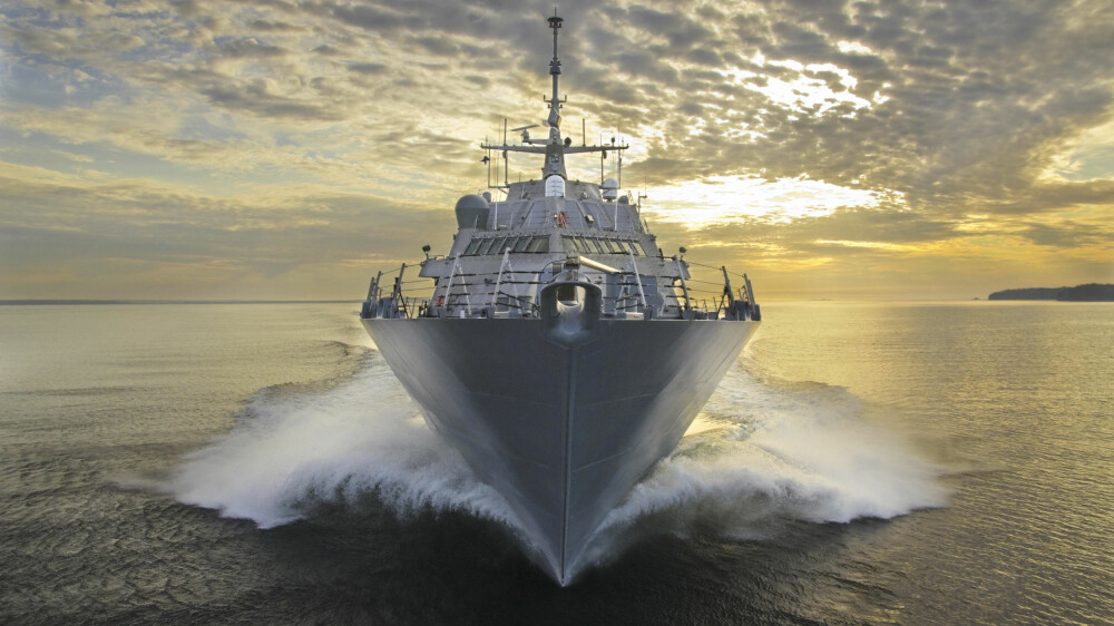 TILNÆRMET USYNLIG: USS Freedoms spesielle design med smal kjøl og lavt og spisst førerhus på dekk gjør det vanskelig å fange opp på radar.