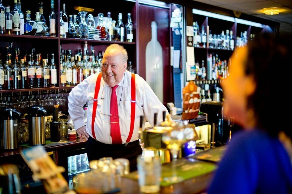 Karen og Hans møttes i baren hans, Femte i Andre Bar. Hun skulle lage en artikkel om bergenseres drikkevaner. - Så tutlet det på, sier Hans Bru.