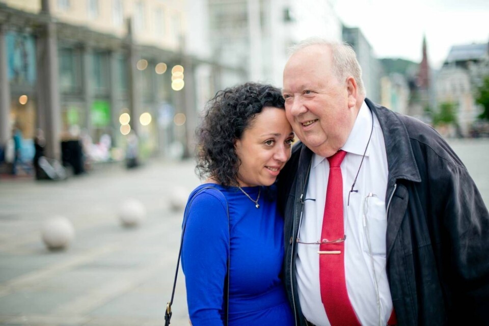 Nærheten mellom Karen og Hans Bru er tydelig. Enten de er hjemme eller på Torgallmenningen.