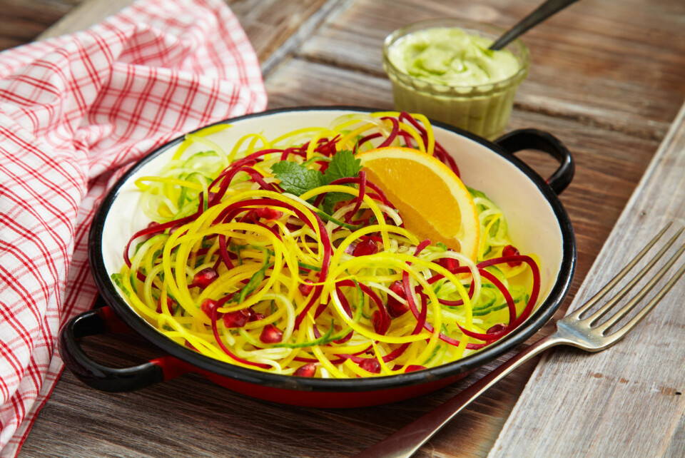 GRØNNSAKSSPAGETTI: Bland inn strimler av squash og andre grønnsaker i pastarettene.