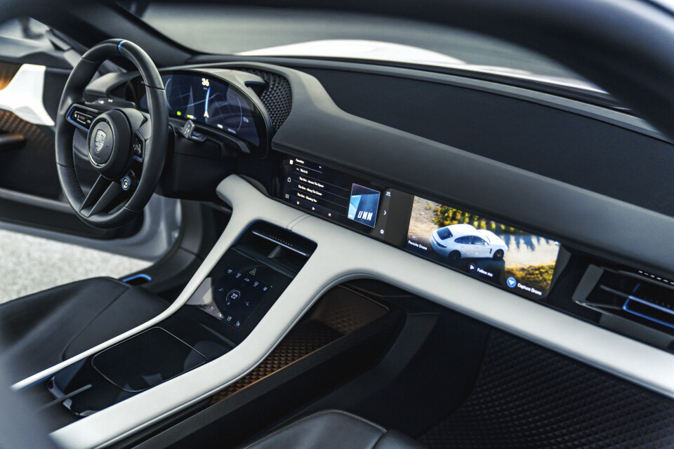 VELDIG KONSEPT: Ifølge Porsche skal menysystemet i Porsche Mission E og Mission E Cross Turismo kunne styres med øynene. Det tror vi når vi ser det.