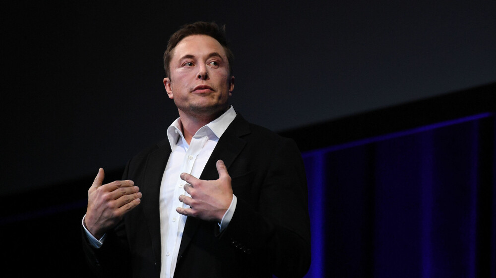 NÆR VED Å MISTE PENGENE: Elon Musk satt igjen med rundt 1,5 milliarder kroner da han solgte PayPal. Han brukte halvparten på Tesla og SpaceX - og holdt på å miste alt sammen i 2008.