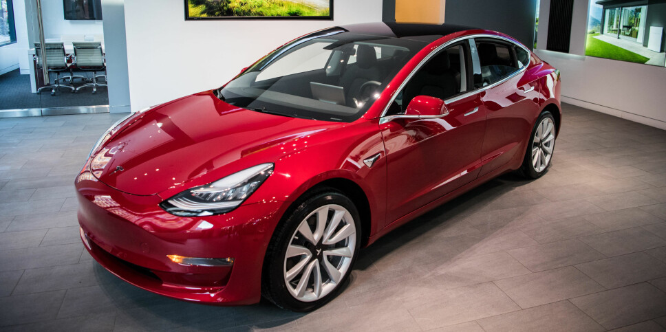 <b>TESLA MODEL 3:</b> Tesla jobber på spreng for å få opp produksjonen av sin volummodell. Den siste uken i juni klarte selskapet en milepæl med 5000 produserte og kvalitetsgodkjente eksemplarer av Model 3. Men ikke alle analytikere lar seg imponere.