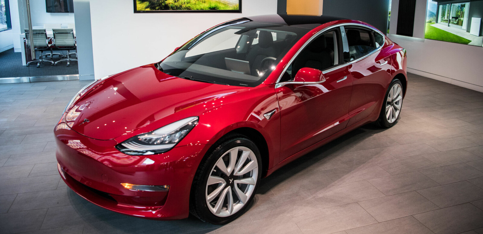 <b>TESLA MODEL 3:</b> Teslas folkeelbil Model 3 er forventet på norske veier i 2019.
