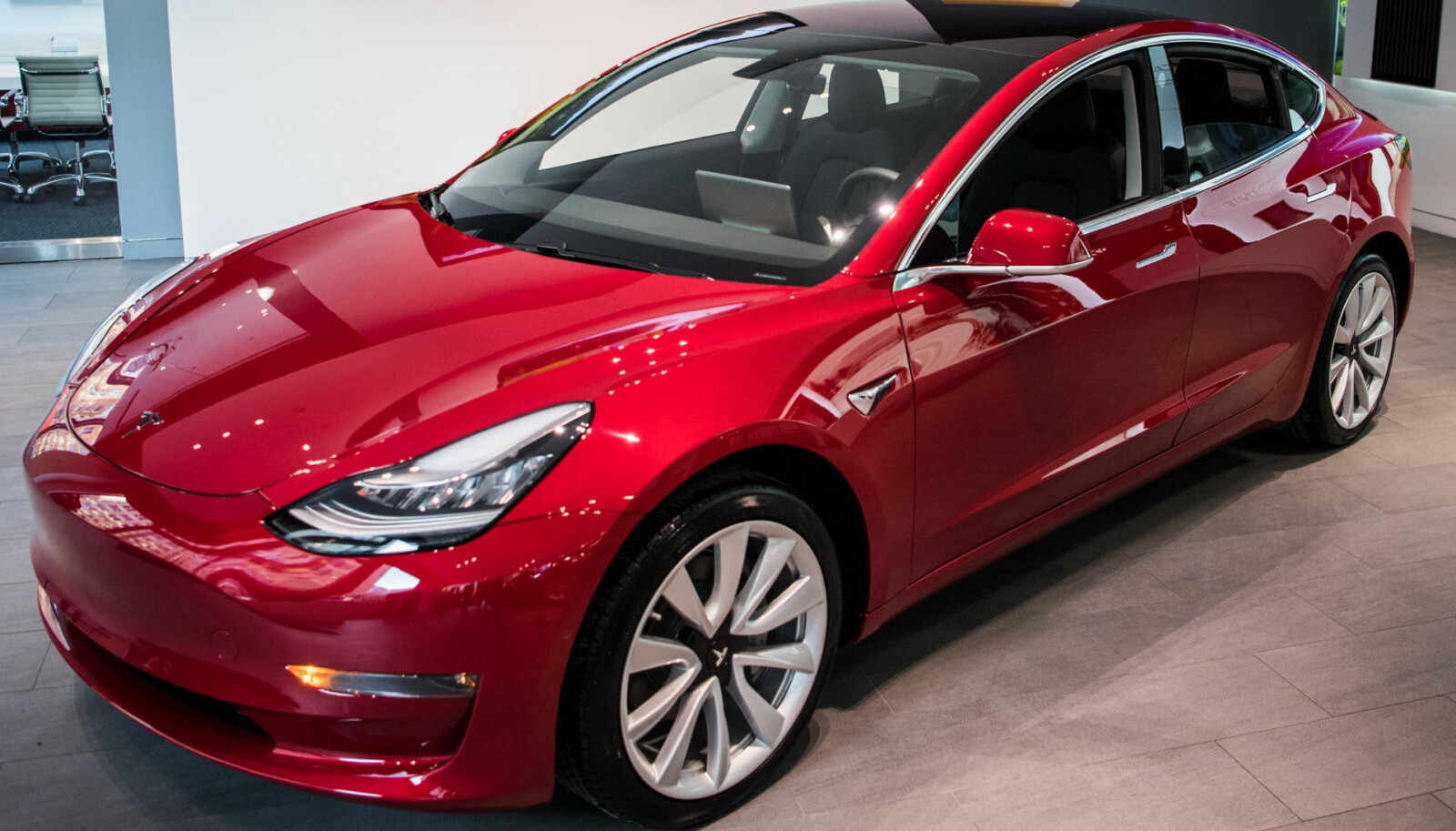 <b>ELBILREKORD: </b>Tesla Model 3 er en av flere modeller som kan bidra til at det blir satt ny elbil-rekord i Norge i 2019.