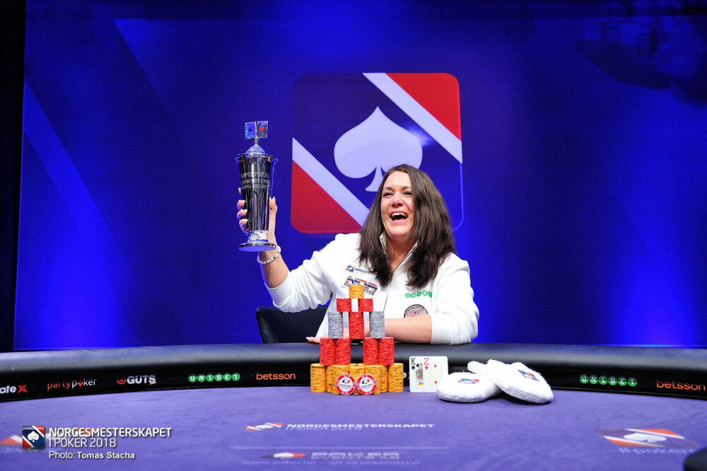 BEST: Camilla Rørholt kunne strekke armene i været og juble for tittelen som Norges beste kvinnelige pokerspiller i 2018.
