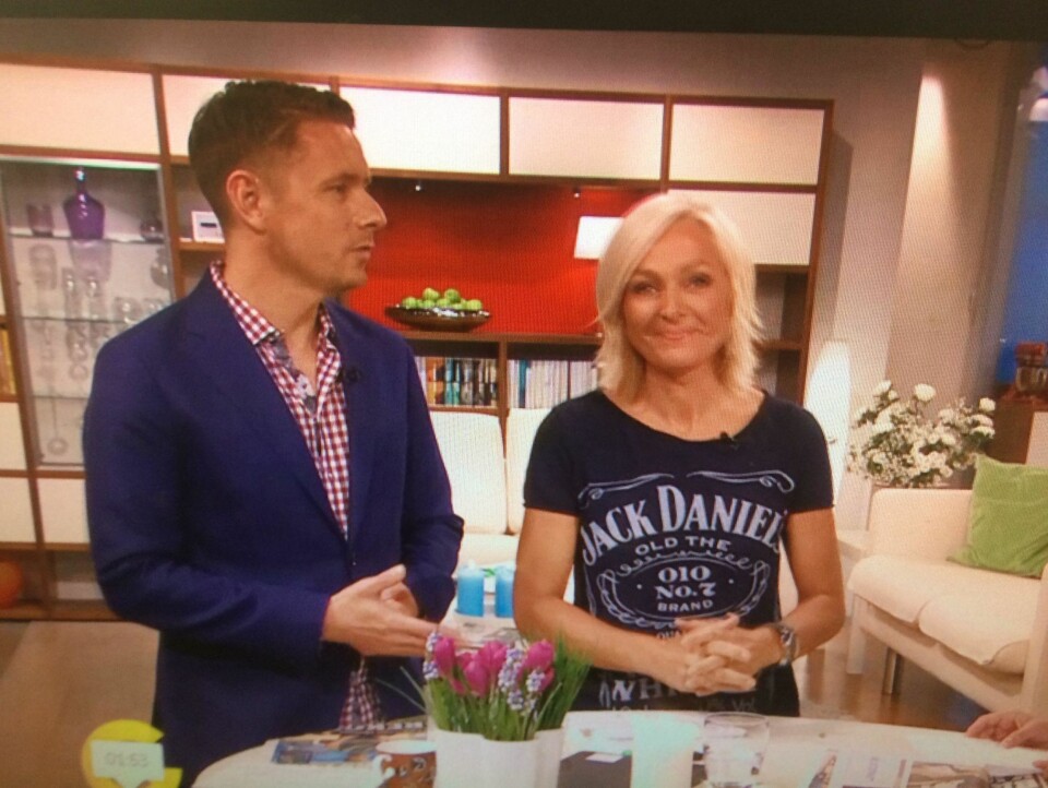 VÅR STAUDE måtte skifte skjorte etter at hun stilte i denne Jack Daniels-skjorta på God Morgen, Norge.