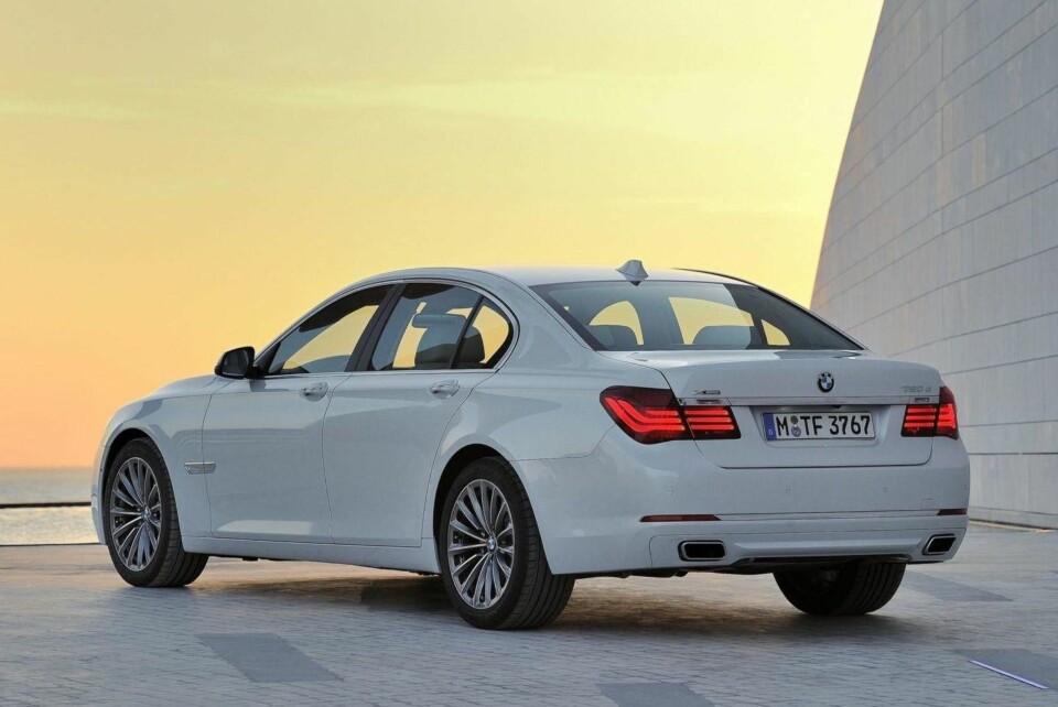 BMW I SÆRKLASSE: 7-serie byr på mye plass og komfort i særklasse. Kjøper du en facelift-utgave av 750i får du dessuten 450 hk!