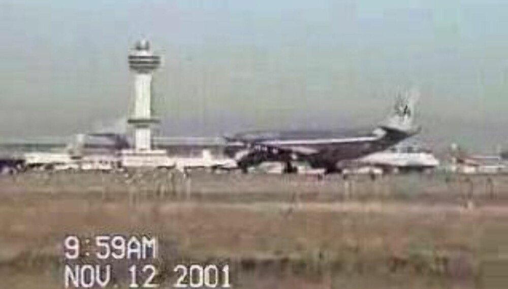 VENTER PÅ TAKE-OFF: American Airlines rute 587 venter på å få ta av fra JFK-flyplassen. Klokkeslettet på bildet er feil.