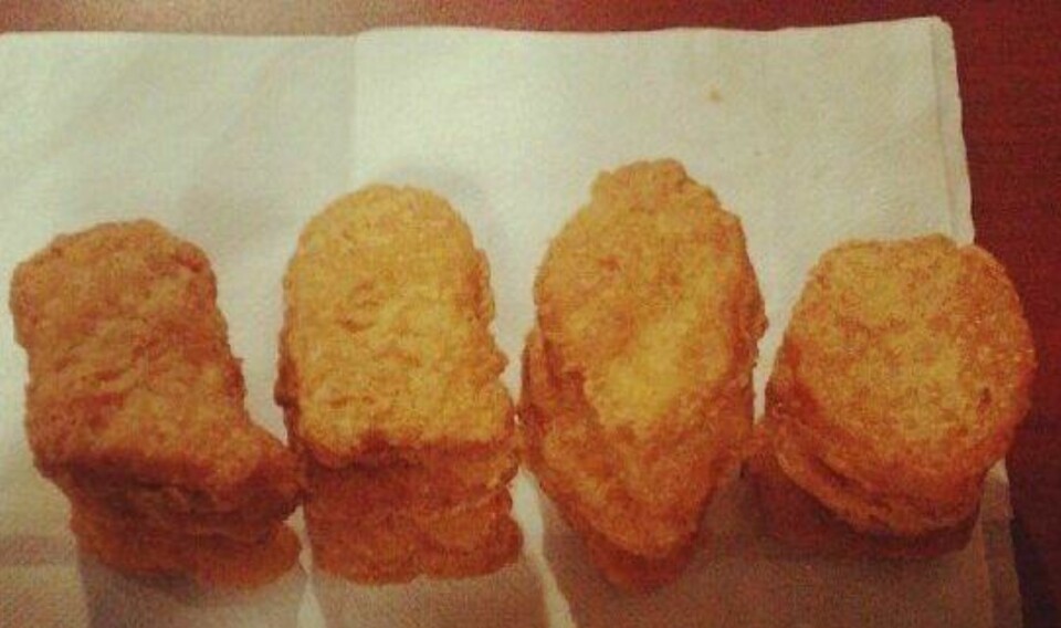 SER DU HVA DET SKAL FORESTILLE? Chicken McNuggets skal visstnok komme i fire ulike former.