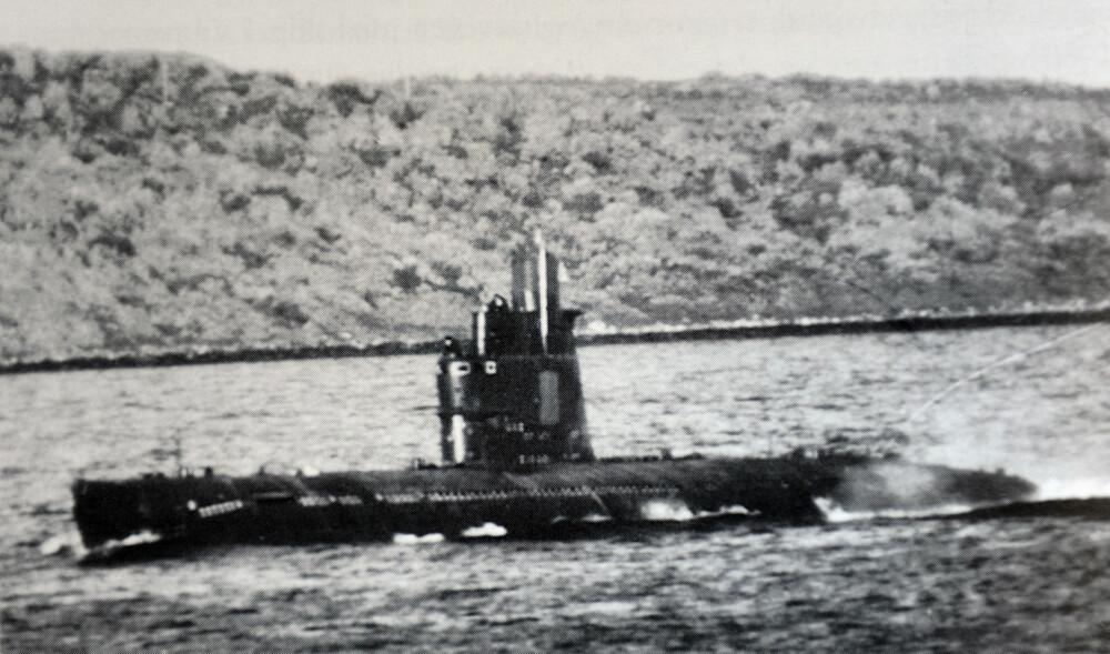 HEMMELIG: Bilde av en sovjetisk zuluklasse ubåt i Kolafjorden som ble tatt for e-staben.