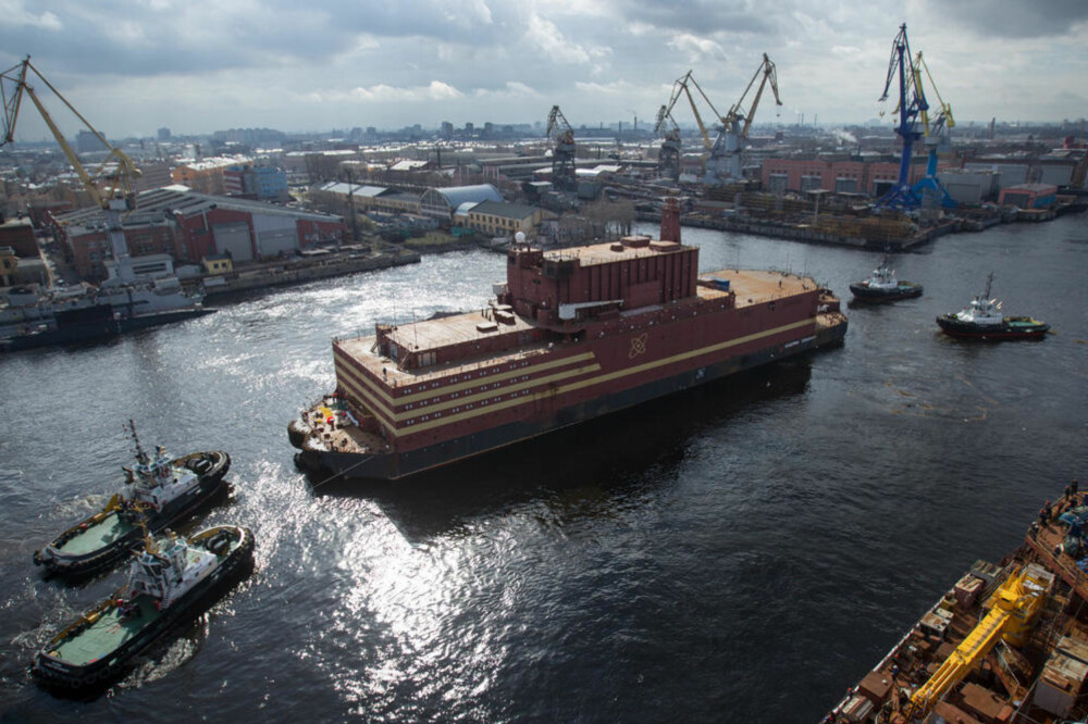 ATOMKRAFTVERK: Her seiler verdens første flytende atomkraftverk fra havna i St. Petersburg