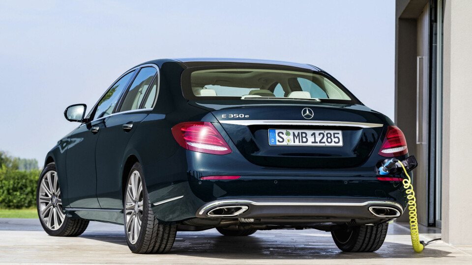 KOM DÅRLIGST UT: Den ladbare utgaven av Mercedes E-klasse går ikke veldig langt på strøm...