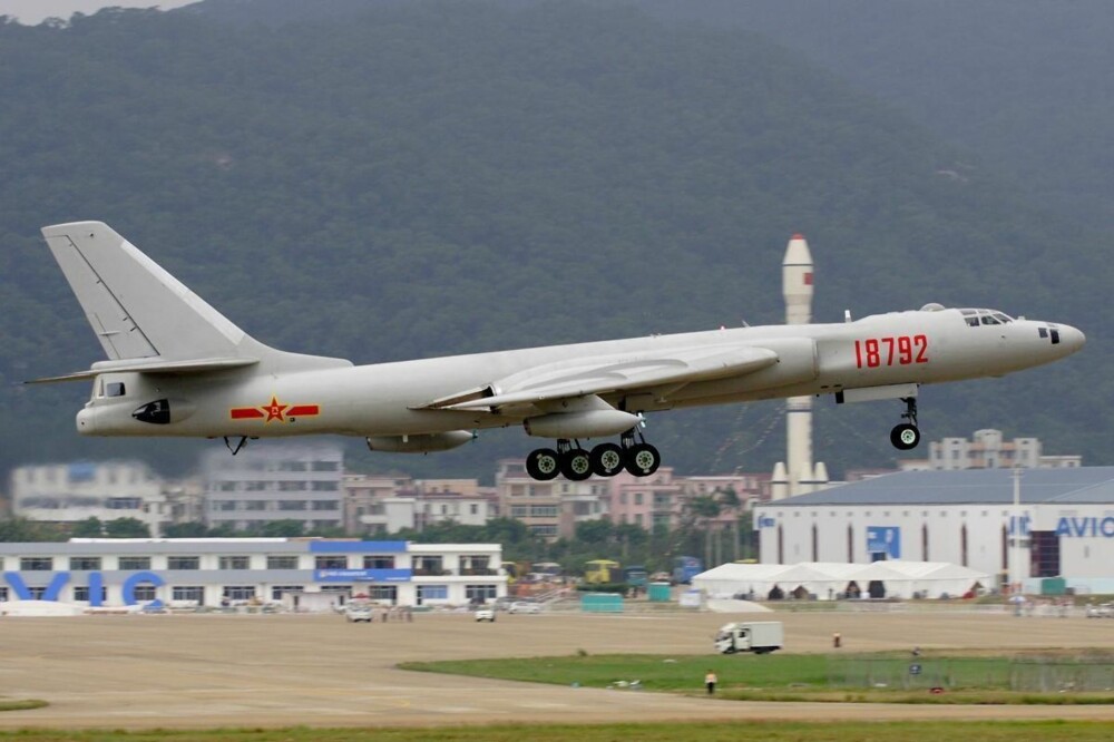 <b>DAGENS BOMBEFLY:</b> I dag bygger kinesiske Xian Aircraft Corporation (XAC) H-6K, en tilpasning av det sovjetiske 50-tallsflyet Tu-16 Badger.