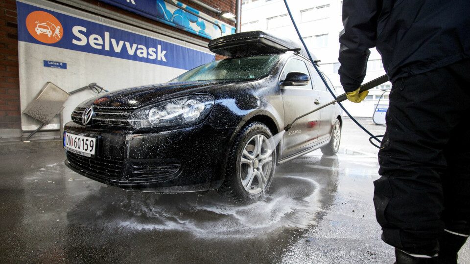RENS FELGENE: Når du først er i gang, er det også veldig smart å gi felgene en skikkelig omgang. Her får du kjøpt egen felgrens som er svært effektiv.