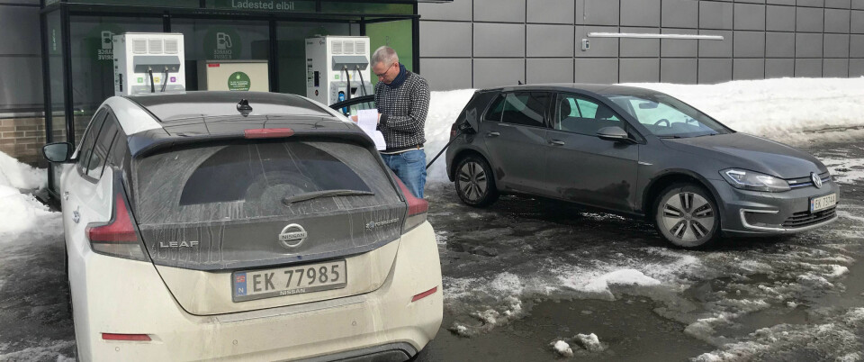 HURTIGLADING KAN BLI DYRT: Å lade hjemme er billig, men på veien kan langtur med elbil bli kostbart. En nødvendig hurtiglading i ti kuldegrader ble spesielt dyr (ikke bildet): Lading av 10 kWt tok 38 minutter til en pris på tre kroner minuttet (114 kroner totalt). Drøyt seks mil senere var de 10 kilowattimene brukt opp, og hver mil hadde kostet nærmere 19 kroner.
