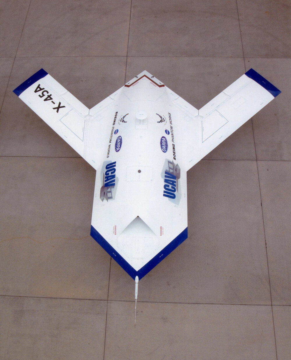 X-45: Teknologi og design fra Bird of Prey endte opp i droneprosjektet X-45 - et konsept som skulle demonstrere mulighetene for framtidige, ubemannende militære fly.