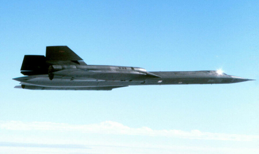 <b>SJELDENT BILDE: </b>Et svært sjeldent nærbilde av SR-71 på spionoppdrag. Flyet fikk motorproblemer over Østersjøen og måtte halte hjem i lav høyde da det krenket svensk luftrom.