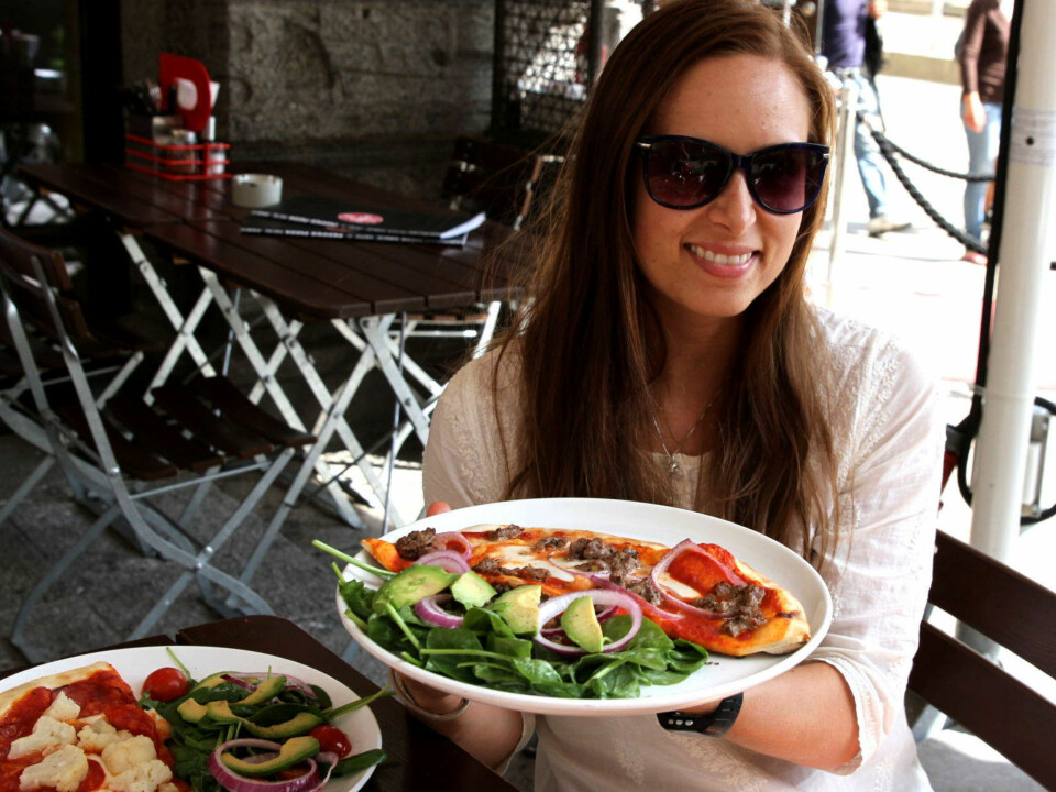PIZZALUNSJ: Journalist Silje mener pizzaen ser innbydende og fristende ut.