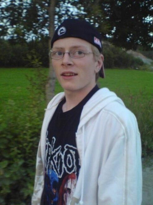 - Jeg som bare var 15 år den gangen, trodde ikke at jeg klarte meg uten ham
