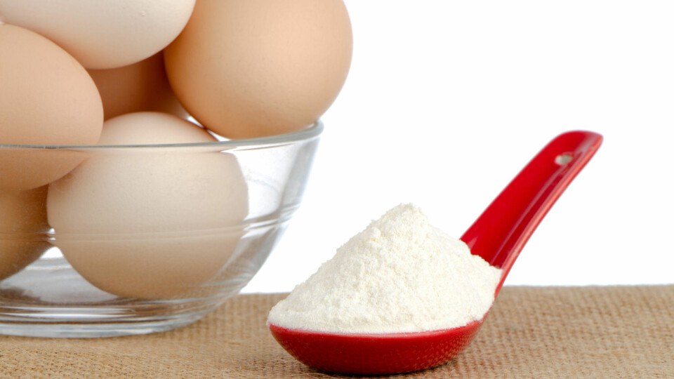 BYGGER OG VEDLIKEHOLDER KROPPEN: Både egg og proteinpulver er populære kilder til protein.