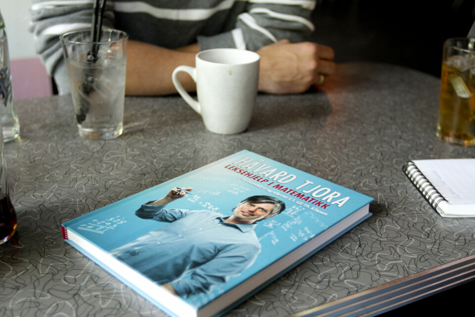 Boka til Tjora er en hjelp både til foreldre og er skrevet slik at den skal kunne leses av elevene selv.