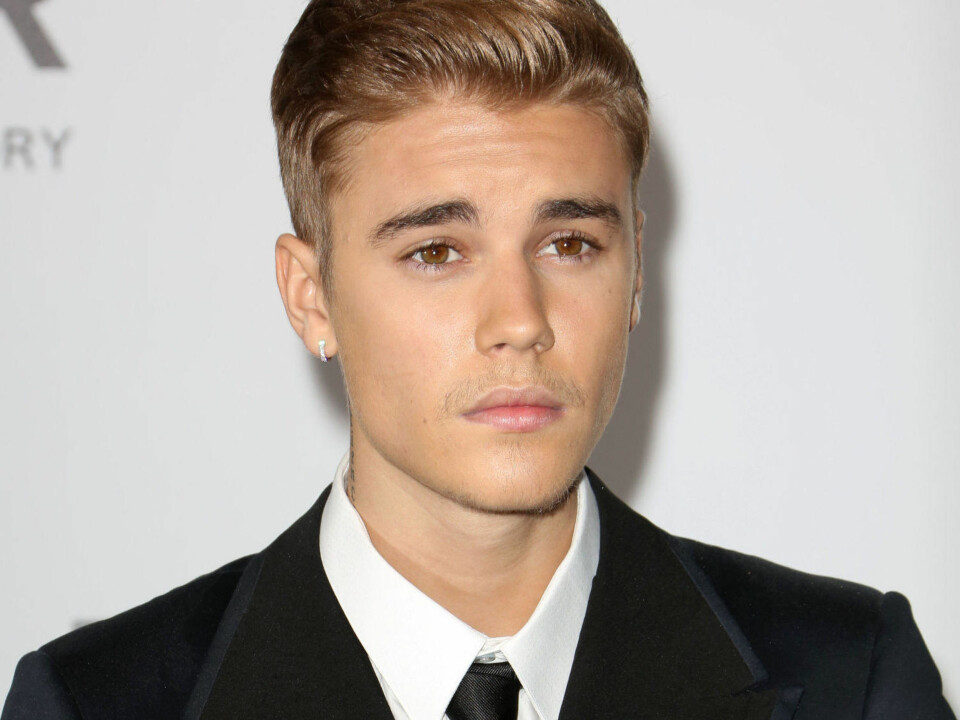 JUSTIN BIEBER har farget håret platinablondt.