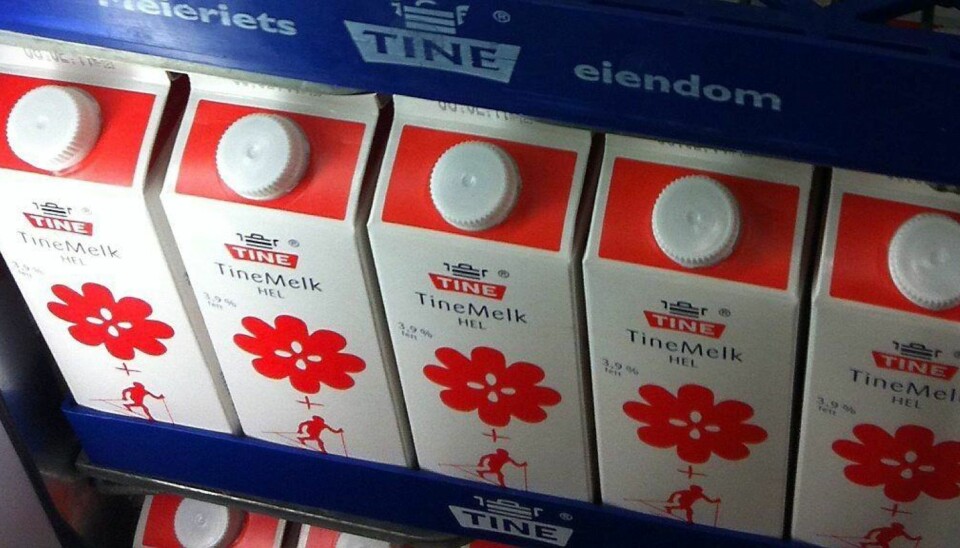 - Unge jenter spiser for lite