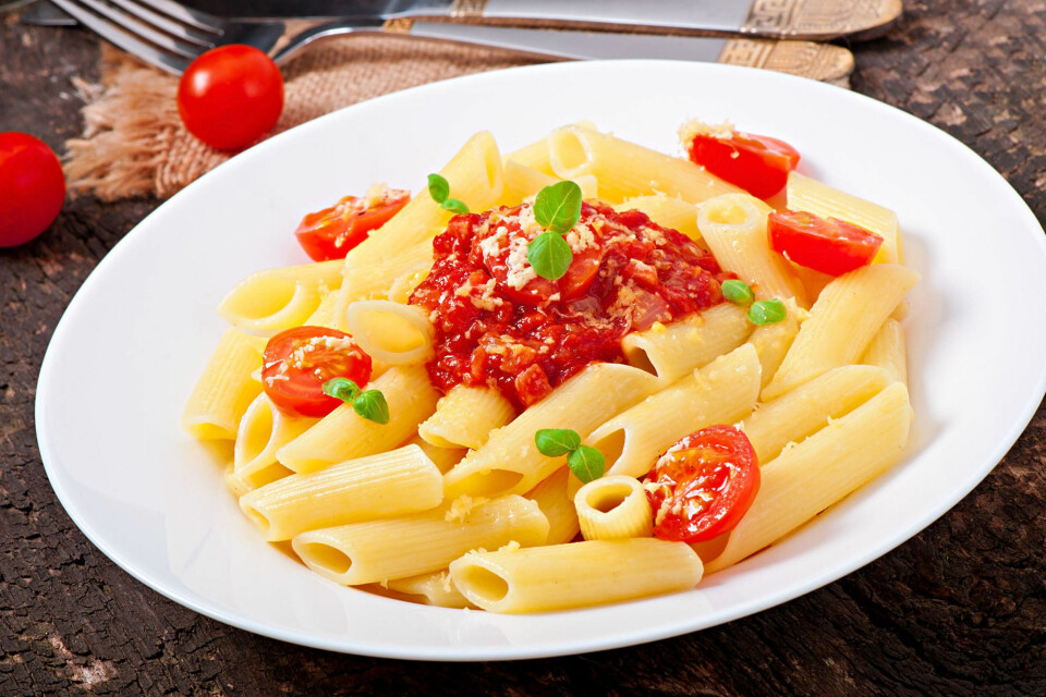 Ikke bare smaker det godt, det hjelper lykkefølelsen også! Kanskje du burde vurdere pasta til middag i dag? Foto: Colourbox