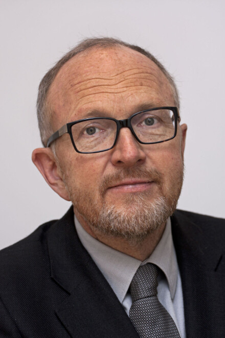 Magne Nylenna stiller spørsmålstegn ved om flere fedmeoperasjoner er veien å gå for å få bukt med sykelig overvektig.