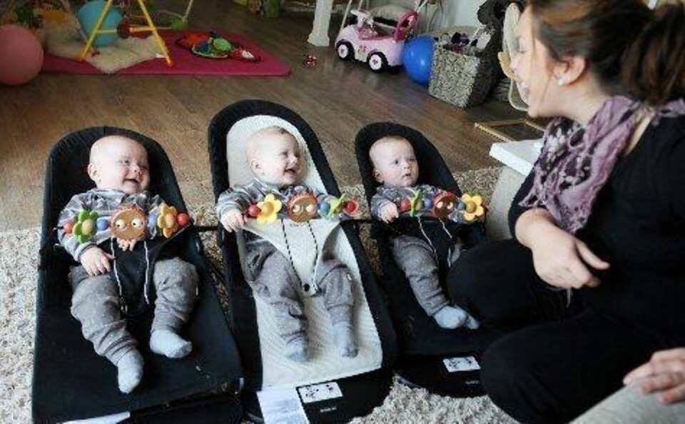 GLEDE: Det tar tid å stelle, bysse, mate og aktivisere tre babyer.