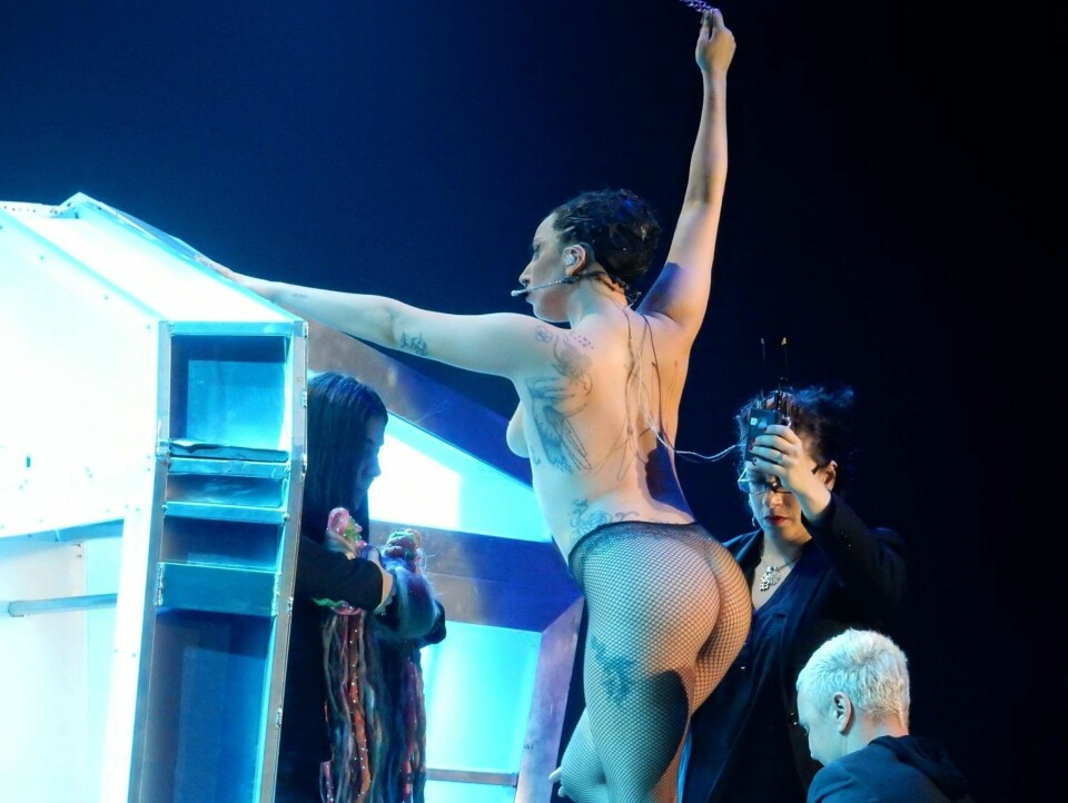 Lady Gaga skiftet på scenen