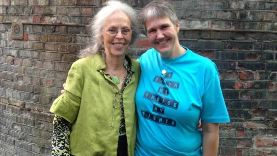 Ina May Gaskin og jordmor Cathrine Trulsvik i Jordmorteamet.