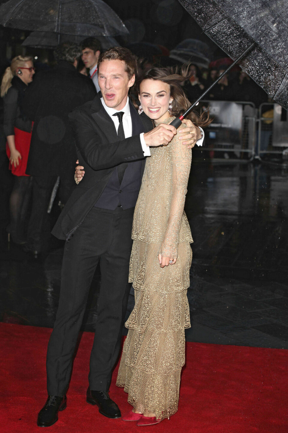 PÅ DEN RØDE LØPEREN: Benedict Cumberbatch og Keira Knightley på filmpremiere i høst.