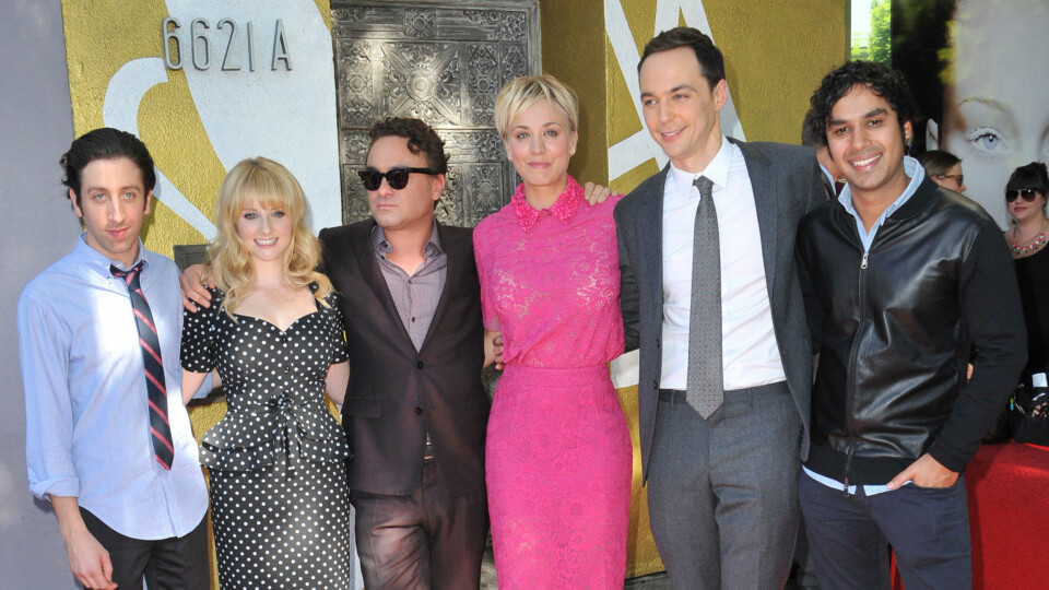 BIG BANG THEORY-SKUESPILLERNE: F.V. Simon Helberg (Howard), Melissa Rauch (Bernadette), Johnny Galecki (Leonard), Kaley Cuoco (Penny), Johnny Galecki (Leonard), Jim Parsons (Sheldon), og Kunal Nayyar (Raj).
