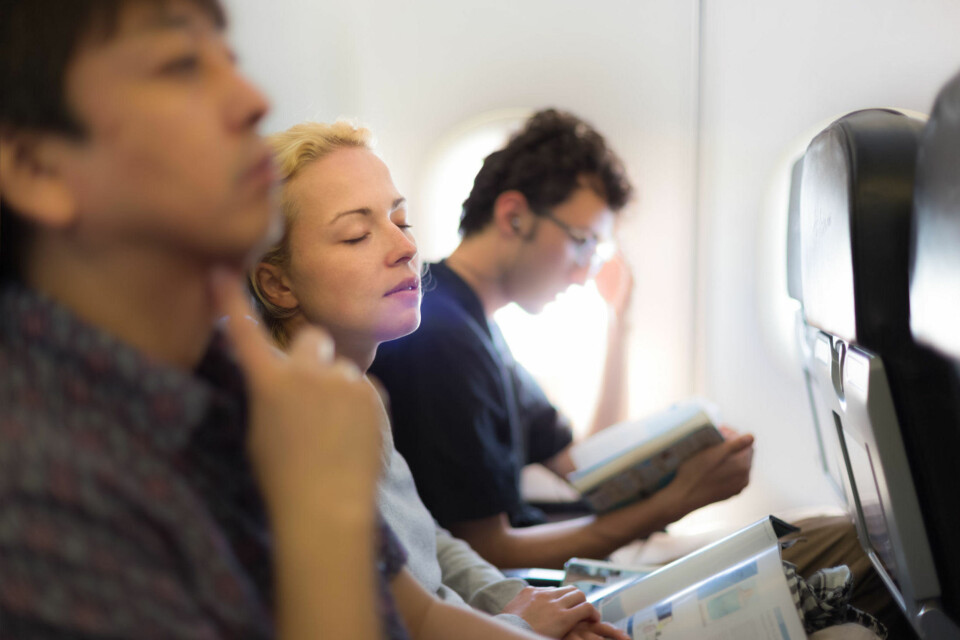ZZZ: Mange opplever at man blir trøttere og at det ikke er noe problem å ta seg en liten høneblund på flyturen.