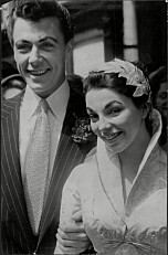 Joan Collins og Maxwell Reed giftet seg i 1952. I 1956 var de skilt.
