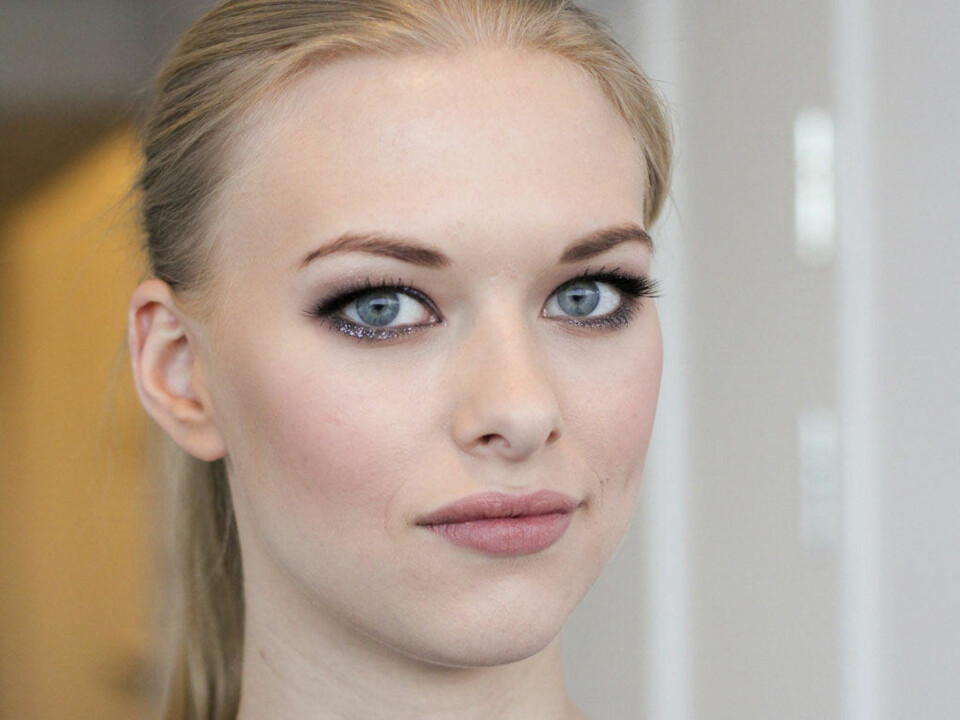 Fire produkter er alt du behøver for denne party-sminken