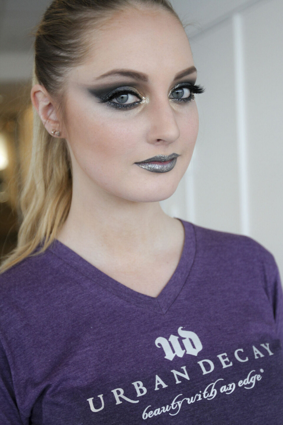 Fire produkter er alt du behøver for denne party-sminken