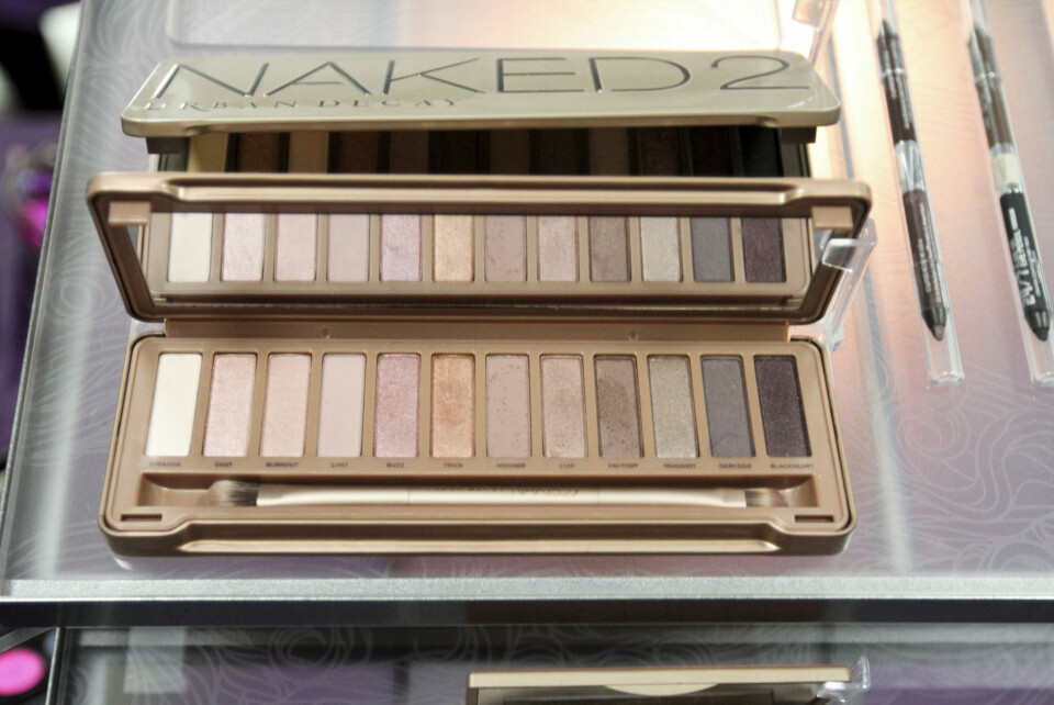 Fire produkter er alt du behøver for denne party-sminken