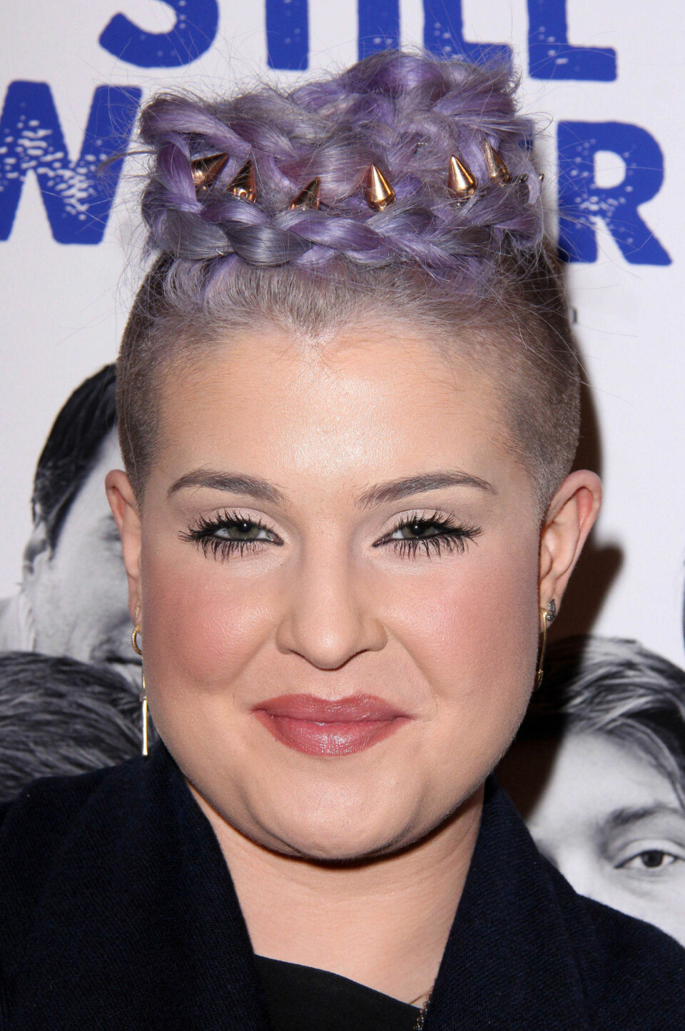 KELLY OSBOURNE har i lengre tid hatt lillafarget hår, men hårstylingen er derimot varierende...