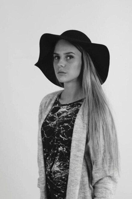 Slik tar Frida (18) et oppgjør med kroppspresset